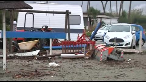 Maltempo, dopo le piogge le spiagge di Sarzana piene di detriti , Sarzana - Primocanale