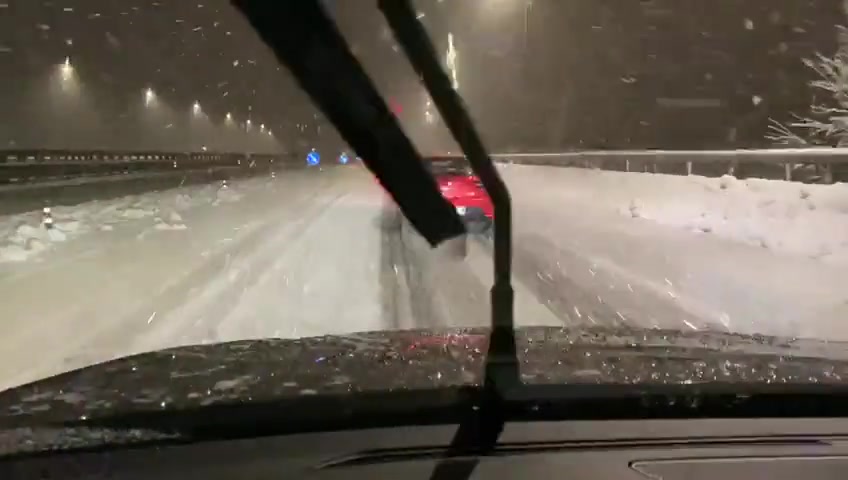 Nevica sulla A7, automobilisti deviati sulla A26